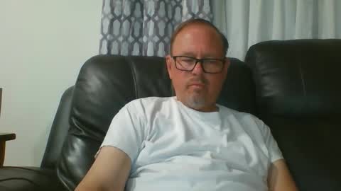 Snapshot of freddieknuck chatting on April 10, 2026, 5:34 am Just Fred online show from April 10, 2026, 5:34 am