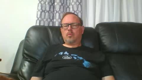 Snapshot of freddieknuck chatting on May 6, 2026, 4:08 am Just Fred online show from May 6, 2026, 4:08 am