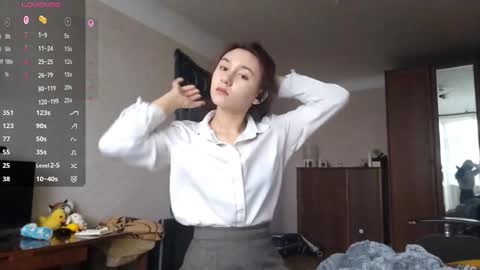 Snapshot of fredmurrietta chatting on November 12, 2025, 9:32 am Mia online show from November 12, 2025, 9:32 am