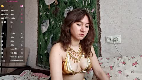 Mia online show from April 4, 2026, 7:39 am