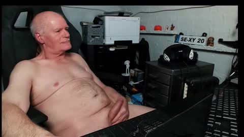 freecamdick online show from November 24, 2025, 1:22 pm