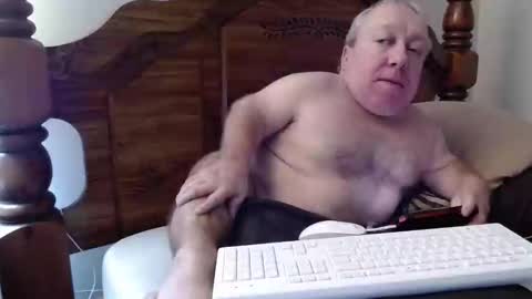 Cute Lil Man online show from November 29, 2025, 8:50 am