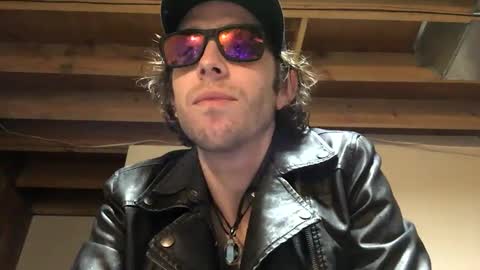 Snapshot of freeyourmind247 chatting on December 4, 2024, 10:24 am freeyourmind247 online show from December 4, 2024, 10:24 am