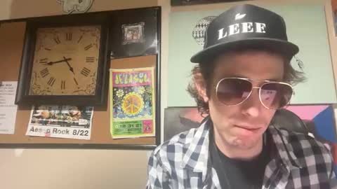 Snapshot of freeyourmind247 chatting on January 11, 2025, 10:07 pm freeyourmind247 online show from January 11, 2025, 10:07 pm