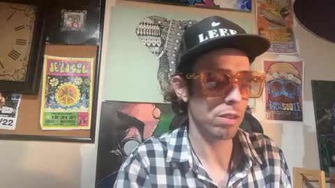 Snapshot of freeyourmind247 chatting on January 12, 2025, 4:00 am freeyourmind247 online show from January 12, 2025, 4:00 am