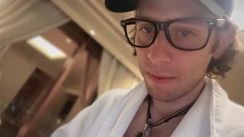 Snapshot of freeyourmind247 chatting on January 18, 2025, 3:53 am freeyourmind247 online show from January 18, 2025, 3:53 am