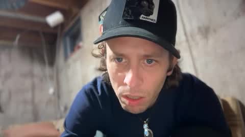 Snapshot of freeyourmind247 chatting on January 24, 2025, 2:39 am freeyourmind247 online show from January 24, 2025, 2:39 am