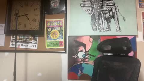 Snapshot of freeyourmind247 chatting on February 1, 2025, 1:02 am freeyourmind247 online show from February 1, 2025, 1:02 am