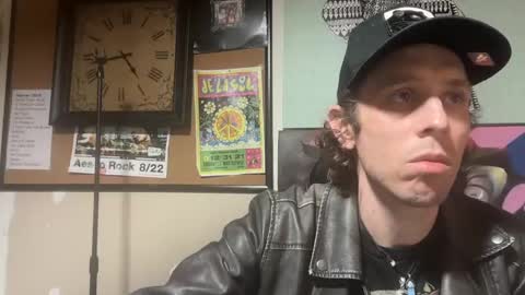 Snapshot of freeyourmind247 chatting on February 2, 2025, 9:51 am freeyourmind247 online show from February 2, 2025, 9:51 am