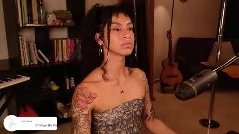 Snapshot of fresatanica chatting on October 14, 2025, 12:33 am Vale online show from October 14, 2025, 12:33 am