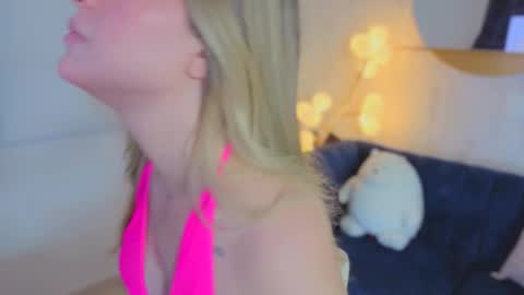 fresita_pink_ online show from March 11, 2026, 4:29 am