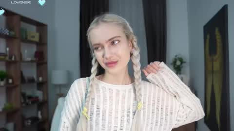 Freya online show from March 19, 2026, 7:40 pm