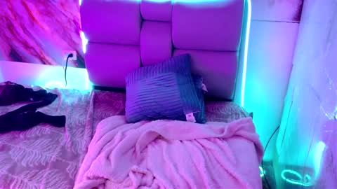 Freyja online show from March 10, 2025, 2:28 am