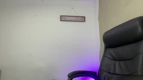 freyva_ online show from March 9, 2026, 8:51 am