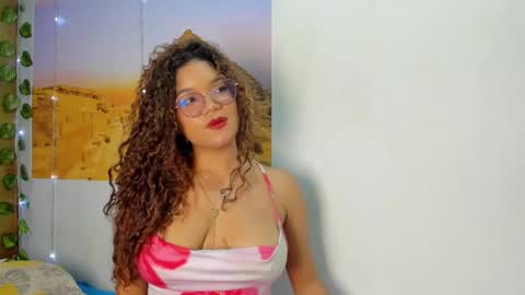 Snapshot of frezzita_ chatting on October 19, 2025, 7:36 pm Frezzita online show from October 19, 2025, 7:36 pm