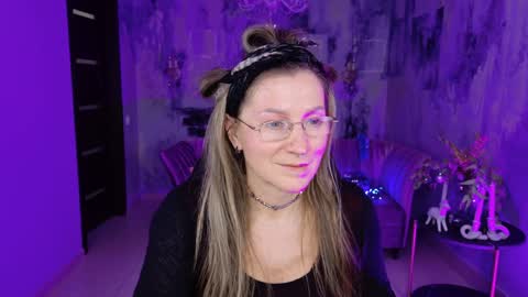 Snapshot of fridatander chatting on January 1, 2025, 12:11 pm Frida Tander online show from January 1, 2025, 12:11 pm