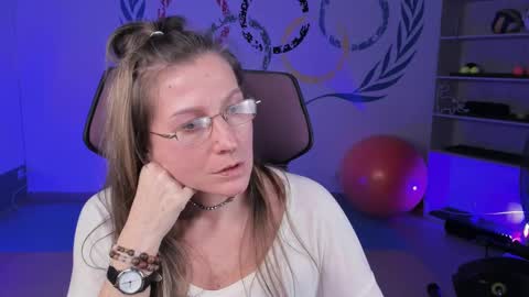 Snapshot of fridatander chatting on February 10, 2025, 6:35 pm Frida Tander online show from February 10, 2025, 6:35 pm