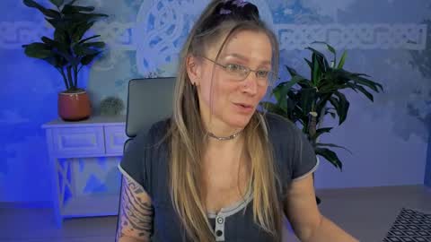 Snapshot of fridatander chatting on February 22, 2025, 3:25 pm Frida Tander online show from February 22, 2025, 3:25 pm