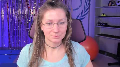 Snapshot of fridatander chatting on February 24, 2025, 6:26 pm Frida Tander online show from February 24, 2025, 6:26 pm