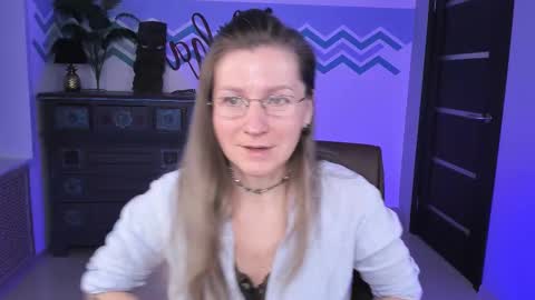 Snapshot of fridatander chatting on March 10, 2025, 9:10 am Frida Tander online show from March 10, 2025, 9:10 am