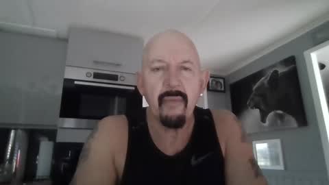 Snapshot of friskyneedsum chatting on February 26, 2025, 9:42 am bob online show from February 26, 2025, 9:42 am