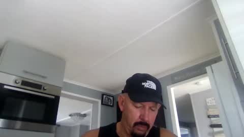 Snapshot of friskyneedsum chatting on October 8, 2025, 10:13 am bob online show from October 8, 2025, 10:13 am