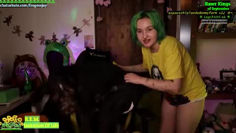 Snapshot of frogessjay chatting on September 14, 2025, 2:00 am Jaywise Frogfoot online show from September 14, 2025, 2:00 am