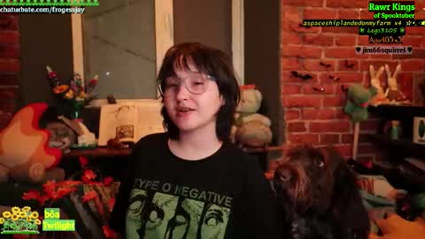 Snapshot of frogessjay chatting on October 18, 2025, 9:48 pm Jaywise Frogfoot online show from October 18, 2025, 9:48 pm