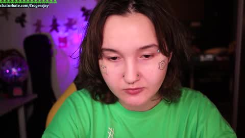 Snapshot of frogessjay chatting on December 1, 2025, 9:42 pm Jaywise Frogfoot online show from December 1, 2025, 9:42 pm