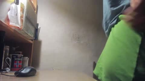 Snapshot of frumcake chatting on January 15, 2025, 12:51 am FrumCake online show from January 15, 2025, 12:51 am