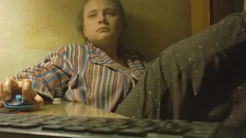 FrumCake online show from December 22, 2025, 12:40 am