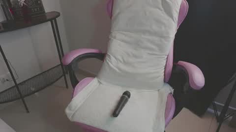 Noface -IDEPENDENT MODEL- online show from April 24, 2026, 12:18 pm