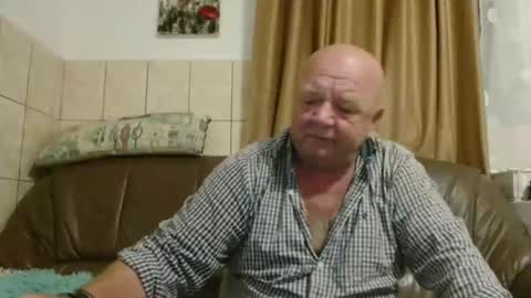 fullballs6 online show from September 19, 2025, 2:13 am