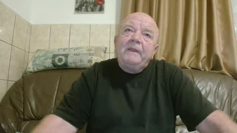 fullballs6 online show from October 17, 2025, 2:37 am