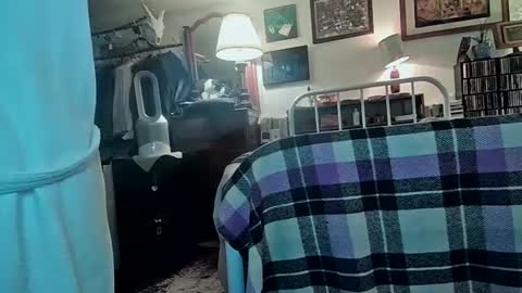 Snapshot of fullsvc chatting on February 16, 2025, 3:27 pm fullsvc online show from February 16, 2025, 3:27 pm