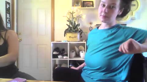 Linnys Palace online show from September 19, 2025, 2:51 pm