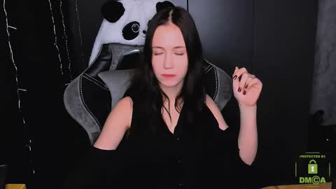 Eva online show from December 2, 2025, 5:52 pm