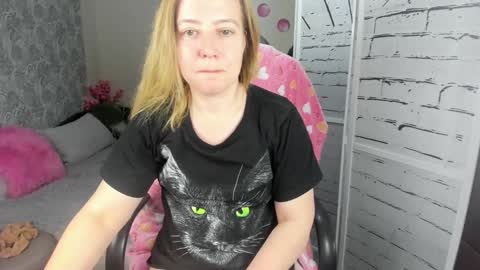 funny_bunny4 online show from December 6, 2024, 7:56 pm