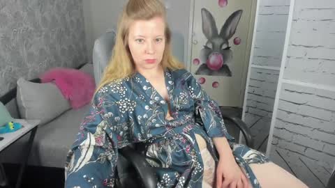 funny_bunny4 online show from January 19, 2025, 3:32 pm