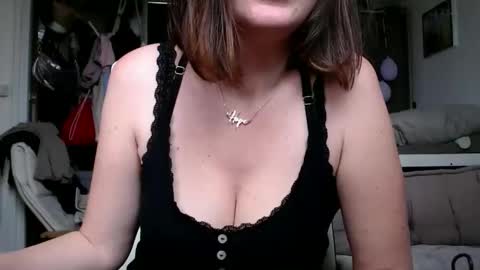 Snapshot of funnyaly chatting on May 4, 2026, 1:18 pm funnyaly online show from May 4, 2026, 1:18 pm