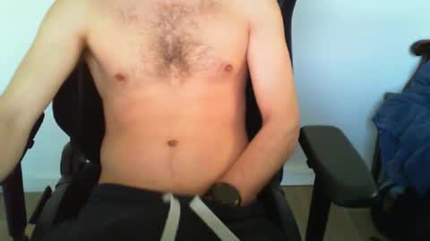 Snapshot of funnyeucouple chatting on April 25, 2026, 8:50 am YWhiteNiceMan online show from April 25, 2026, 8:50 am