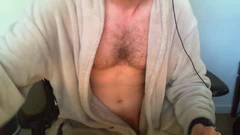 Snapshot of funnyeucouple chatting on April 28, 2026, 7:46 am YWhiteNiceMan online show from April 28, 2026, 7:46 am