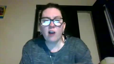 fuzzypeaches87 online show from April 6, 2026, 4:10 am