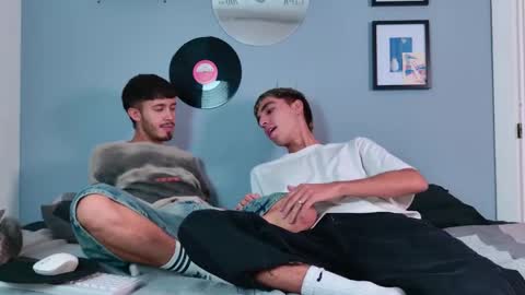 gabriel_and_geronimo online show from October 23, 2025, 2:44 am