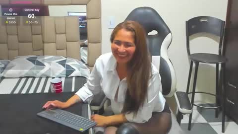 gabriela ponce online show from December 1, 2025, 11:43 pm