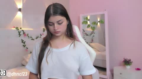 Snapshot of gabriellahoney18 chatting on March 4, 2025, 10:38 pm Gabriella online show from March 4, 2025, 10:38 pm