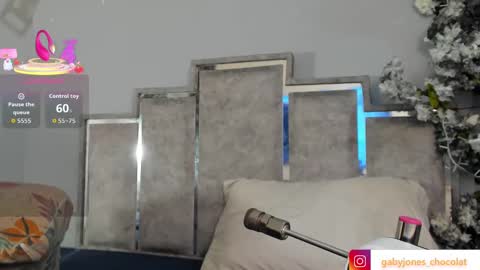 gabyyjones online show from September 18, 2025, 12:29 pm