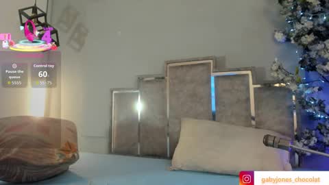 gabyyjones online show from September 25, 2025, 11:36 am