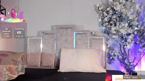 gabyyjones online show from November 16, 2025, 11:38 am