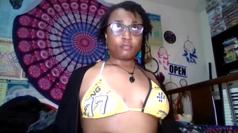 Snapshot of gardeniaspear chatting on May 19, 2026, 5:25 am Gardenia online show from May 19, 2026, 5:25 am